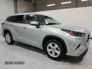2023 Toyota Highlander L z VIN 5TDKDRAHXPS505296, wystawiony jako Copart lot #55535035 z przebiegiem 42 600 mil mil oraz Czysty tytuł • Clean title. Historia ofert i sprzedaży dostępna na DreamBid. Obrazek 4.