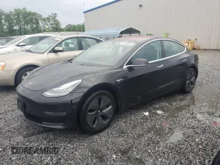 2018 Tesla Model 3 Long Range Battery z VIN 5YJ3E1EB7JF118967, wystawiony jako Copart lot #54340035 z przebiegiem 106 255 mil mil oraz Szkody całkowita. Historia ofert i sprzedaży dostępna na DreamBid. Obrazek 1.