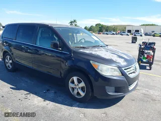 2010 Volkswagen Routan SE with VIN 2V4RW3D10AR424088, listed as a IAAI auction lot 41859406 with 100,223 mi miles. Bid and sale history available at carsss.com. Image 1.