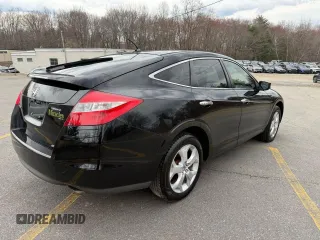 2010 Honda Crosstour EX-L z VIN 5J6TF2H56AL005365, wystawiony jako Copart lot #53543575 z przebiegiem 199 821 mil mil oraz Czysty tytuł • Clean title. Historia ofert i sprzedaży dostępna na DreamBid. Obrazek 4.