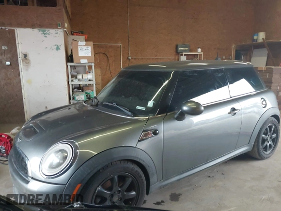 2009 MINI Hardtop S with VIN WMWMF73539TT98930, listed as a IAAI auction lot 42439606 with 152,954 mi miles and . Bid and sale history available at DreamBid. Image 2.