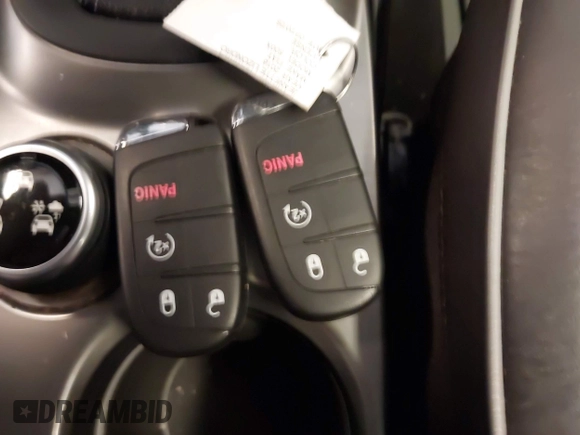 2016 FIAT 500X Lounge z VIN ZFBCFYDT0GP332060, wystawiony jako IAAI lot #42837184 z przebiegiem 159 804 mil mil oraz . Historia ofert i sprzedaży dostępna na DreamBid. Obrazek 11.