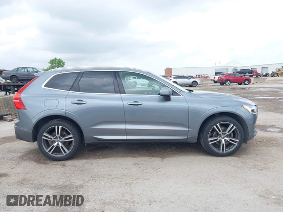 2018 Volvo XC60 Momentum z VIN LYV102RK1JB079168, wystawiony jako IAAI lot #42115403 z przebiegiem 58 377 mil mil oraz . Historia ofert i sprzedaży dostępna na DreamBid. Obrazek 13.
