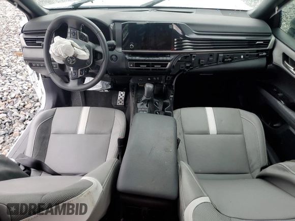 2025 Toyota Camry LE z VIN 4T1DAACK4SU536541, wystawiony jako Copart lot #56383535 z przebiegiem Nie podano mil oraz Szkoda całkowita • Salvage title. Historia ofert i sprzedaży dostępna na DreamBid. Obrazek 8.