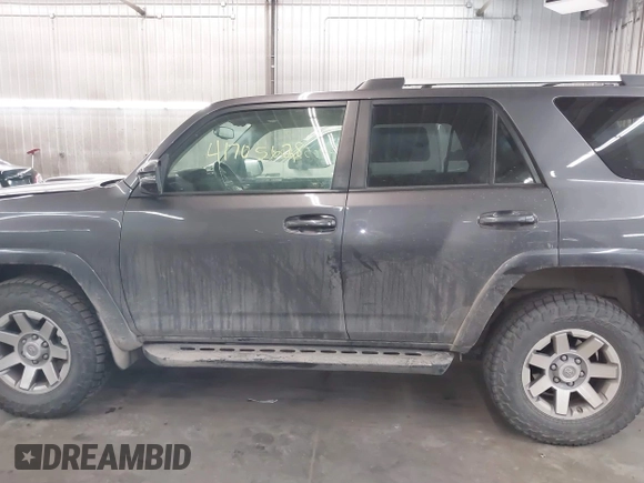 2016 Toyota 4Runner Limited z VIN JTEBU5JR8G5315922, wystawiony jako IAAI lot #41705628 z przebiegiem 163 416 mil mil oraz . Historia ofert i sprzedaży dostępna na DreamBid. Obrazek 14.