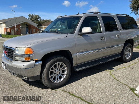 2005 GMC Yukon XL SLT with VIN 1GKFK16Z25J182614, listed as a Copart auction lot 48441255 with 110,529 mi miles and Salvage Title. Bid and sale history available at carsss.com. Image 2.