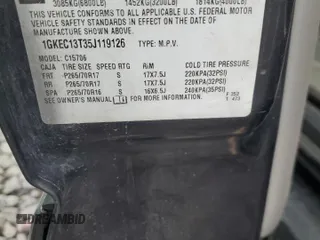 2005 GMC Yukon SLT z VIN 1GKEC13T35J119126, wystawiony jako Copart lot #47849455 z przebiegiem 301 785 mil mil oraz Szkoda całkowita • Salvage title. Historia ofert i sprzedaży dostępna na DreamBid. Obrazek 13.