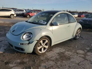 2010 Volkswagen New Beetle Coupe with VIN 3VWRG3AG6AM026730, listed as a Copart auction lot 84917584 with 0 mi miles and Salvage Title. Bid and sale history available at carsss.com. Image 1.