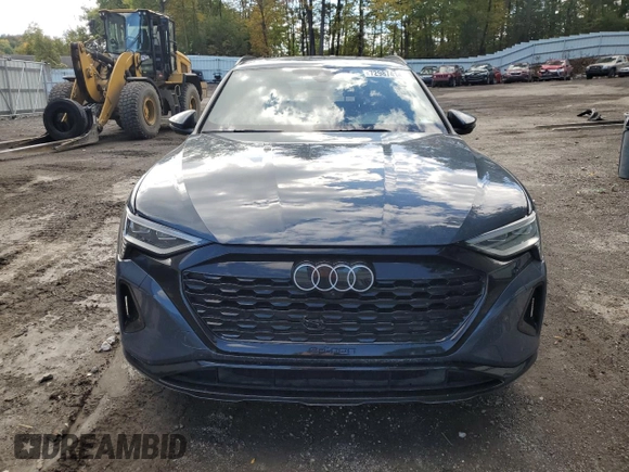2024 Audi Q8 e-tron Premium Plus z VIN WA15AAGE7RB021353, wystawiony jako Copart lot #72987414 z przebiegiem 13 360 mil mil oraz Szkoda całkowita • Salvage title. Historia ofert i sprzedaży dostępna na DreamBid. Obrazek 5.