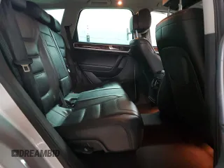 2012 Volkswagen Touareg Lux z VIN WVGEF9BP2CD010105, wystawiony jako Copart lot #52517015 z przebiegiem 74 279 mil mil oraz Szkoda całkowita • Salvage title. Historia ofert i sprzedaży dostępna na DreamBid. Obrazek 11.