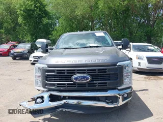 2023 Ford F-250 XL z VIN 1FT7W2AA9PEE21227, wystawiony jako IAAI lot #42277343 z przebiegiem 14 957 mil mil oraz . Historia ofert i sprzedaży dostępna na DreamBid. Obrazek 12.