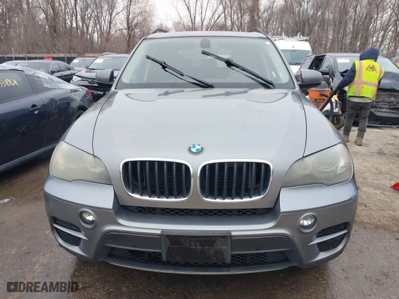 2011 BMW X5 35i with VIN 5UXZV4C52BL407776, listed as a IAAI auction lot 41538832 with 108,546 mi miles. Bid and sale history available at carsss.com. Image 12.