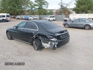 2015 Mercedes-Benz C-Class C 300 Luxury with VIN 55SWF4KB5FU020462, listed as a IAAI auction lot 40770678 with 136,442 mi miles. Bid and sale history available at carsss.com. Image 3.