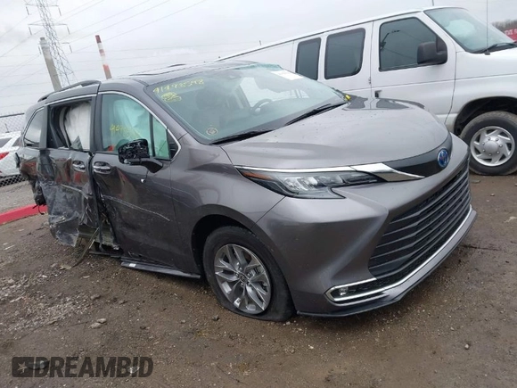 2024 Toyota Sienna XLE with VIN 5TDJSKFC8RS134633, listed as a IAAI auction lot 41498598 with 9,689 mi miles and . Bid and sale history available at DreamBid. Image 1.