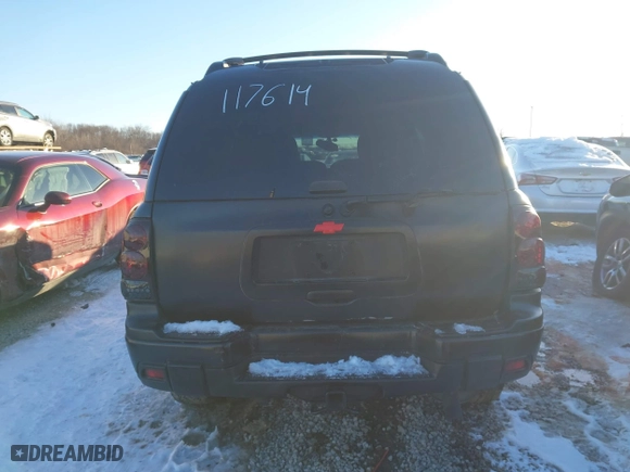 2005 Chevrolet TrailBlazer LS with VIN 1GNET16S556117614, listed as a IAAI auction lot 41320947 with 177,726 mi miles. Bid and sale history available at carsss.com. Image 15.