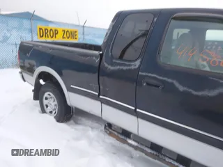 1998 Ford F-250 z VIN 2FTPX28L8WCB02569, wystawiony jako IAAI lot #41458634 z przebiegiem 195 384 mil mil oraz . Historia ofert i sprzedaży dostępna na DreamBid. Obrazek 6.