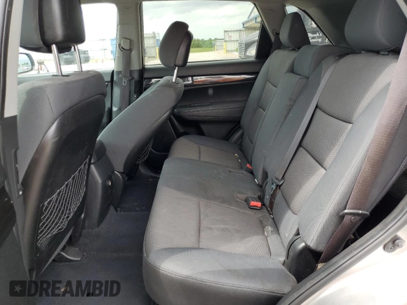 2013 Kia Sorento LX z VIN 5XYKT3A63DG400462, wystawiony jako Copart lot #57388925 z przebiegiem 304 354 mil mil oraz Szkoda całkowita • Salvage title. Historia ofert i sprzedaży dostępna na DreamBid. Obrazek 11.