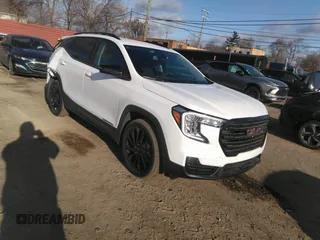 2024 GMC Terrain SLE z VIN 3GKALMEG4RL394079, wystawiony jako IAAI lot #41888389 z przebiegiem 572 mil mil oraz . Historia ofert i sprzedaży dostępna na DreamBid. Obrazek 1.