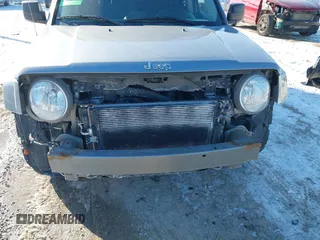 2014 Jeep Patriot Sport with VIN 1C4NJPBB2ED915782, listed as a IAAI auction lot 41628774 with 144,588 mi miles. Bid and sale history available at carsss.com. Image 6.