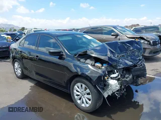 2014 Volkswagen Jetta S z VIN 3VW2K7AJ8EM444456, wystawiony jako IAAI lot #42403007 z przebiegiem 136 877 mil mil oraz . Historia ofert i sprzedaży dostępna na DreamBid. Obrazek 1.