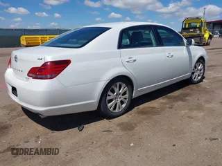 2008 Toyota Avalon XL with VIN 4T1BK36B88U322799, listed as a IAAI auction lot 42183577 with 185,655 mi miles. Bid and sale history available at carsss.com. Image 4.