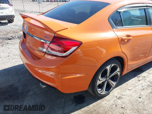 2015 Honda Civic Sedan Si with VIN 2HGFB6E53FH701374, listed as a IAAI auction lot 42051001 with 121,037 mi miles. Bid and sale history available at carsss.com. Image 4.
