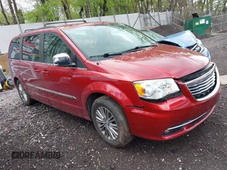 2014 Chrysler Town & Country Touring L z VIN 2C4RC1CG8ER329328, wystawiony jako IAAI lot #42198147 z przebiegiem 102 161 mil mil oraz . Historia ofert i sprzedaży dostępna na DreamBid. Obrazek 1.