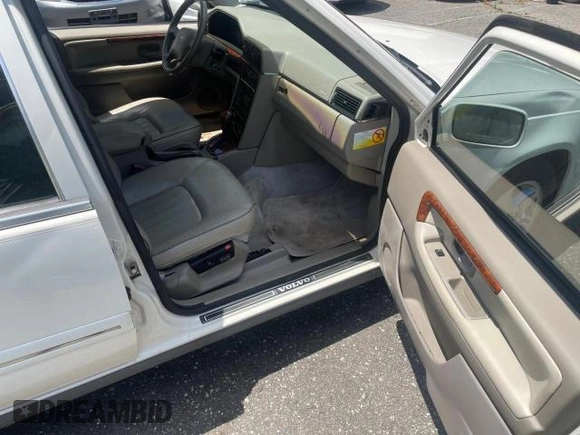 1998 Volvo S90 with VIN YV1KS9606W1129999, listed as a Copart auction lot 47872505 with 197,484 mi miles and Clean Title. Bid and sale history available at carsss.com. Image 5.