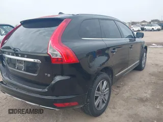 2017 Volvo XC60 Inscription with VIN YV440MDU8H2039258, listed as a IAAI auction lot 41748463 with 70,643 mi miles. Bid and sale history available at carsss.com. Image 4.