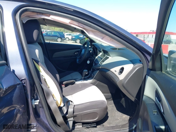 2013 Chevrolet Cruze LS with VIN 1G1PA5SH1D7314922, listed as a IAAI auction lot 42038088 with 121,811 mi miles. Bid and sale history available at carsss.com. Image 5.