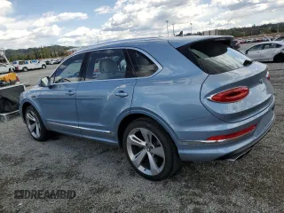 2022 Bentley Bentayga V8 z VIN SJAAM2ZV9NC016403, wystawiony jako Copart lot #51584975 z przebiegiem 4 462 mil mil oraz Szkoda całkowita • Salvage title. Historia ofert i sprzedaży dostępna na DreamBid. Obrazek 2.