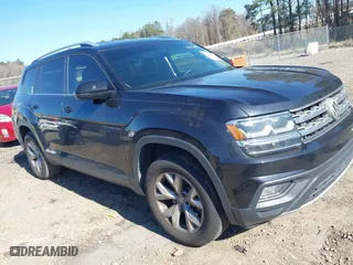 2018 Volkswagen Atlas 3.6L V6 SE with VIN 1V2LR2CA4JC582833, listed as a IAAI auction lot 41452891 with 122,396 mi miles. Bid and sale history available at carsss.com. Image 1.