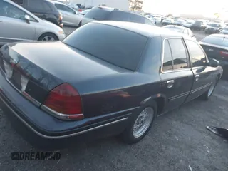 2000 Ford Crown Victoria LX z VIN 2FAFP74W6YX214233, wystawiony jako IAAI lot #41606101 z przebiegiem 106 617 mil mil oraz . Historia ofert i sprzedaży dostępna na DreamBid. Obrazek 4.