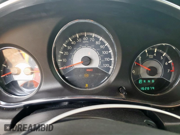 2013 Chrysler 200 LX z VIN 1C3CCBAB6DN763329, wystawiony jako Copart lot #58953035 z przebiegiem 162 879 mil mil oraz Szkoda całkowita • Salvage title. Historia ofert i sprzedaży dostępna na DreamBid. Obrazek 9.