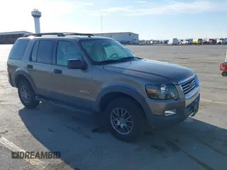 2006 Ford Explorer XLT with VIN 1FMEU73E66UB73562, listed as a IAAI auction lot 41923362 with 157,899 mi miles. Bid and sale history available at carsss.com. Image 1.