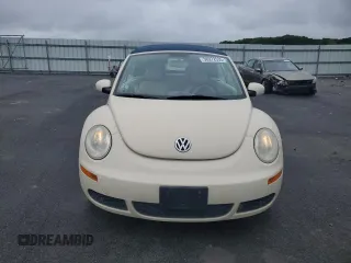 2008 Volkswagen Beetle SE z VIN 3VWRG31YX8M414255, wystawiony jako Copart lot #58972535 z przebiegiem 105 036 mil mil oraz Czysty tytuł • Clean title. Historia ofert i sprzedaży dostępna na DreamBid. Obrazek 5.