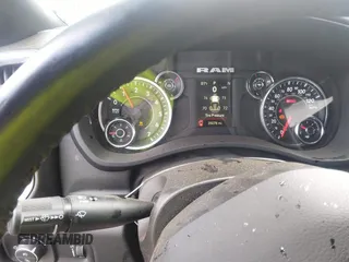 2024 Ram 2500 Big Horn z VIN 3C6UR5DJ6RG303615, wystawiony jako IAAI lot #42648825 z przebiegiem 35 078 mil mil oraz . Historia ofert i sprzedaży dostępna na DreamBid. Obrazek 7.