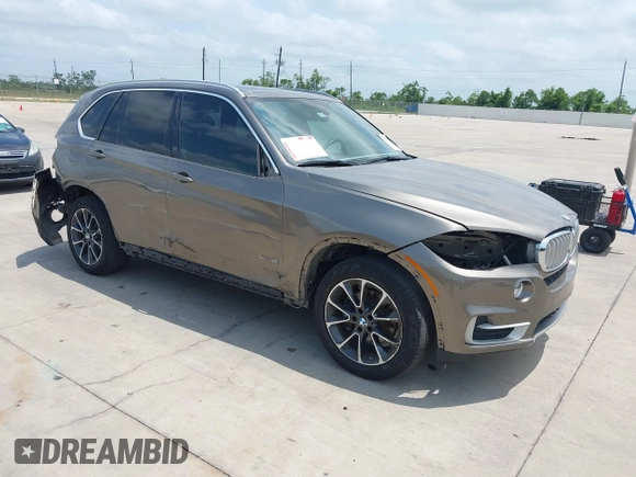 2017 BMW X5 sDrive35i z VIN 5UXKR2C54H0U20033, wystawiony jako IAAI lot #42283458 z przebiegiem 135 869 mil mil oraz . Historia ofert i sprzedaży dostępna na DreamBid. Obrazek 1.