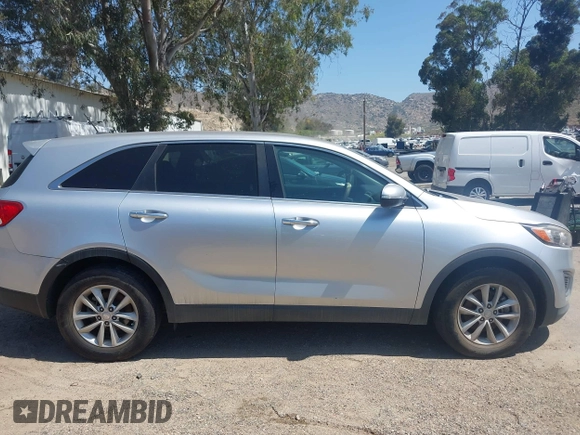 2017 Kia Sorento LX z VIN 5XYPG4A32HG210423, wystawiony jako IAAI lot #42283318 z przebiegiem 135 063 mil mil oraz . Historia ofert i sprzedaży dostępna na DreamBid. Obrazek 13.