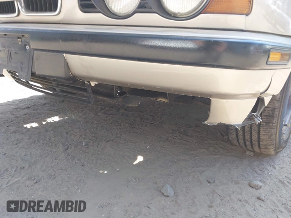 1995 BMW 5 Series 525i z VIN WBAHD6326SGK51720, wystawiony jako IAAI lot #41916040 z przebiegiem 232 337 mil mil oraz . Historia ofert i sprzedaży dostępna na DreamBid. Obrazek 6.