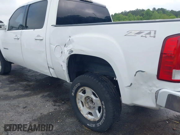 2010 GMC Sierra 1500 SLT z VIN 3GTRKWE37AG184132, wystawiony jako IAAI lot #42106936 z przebiegiem 243 711 mil mil oraz . Historia ofert i sprzedaży dostępna na DreamBid. Obrazek 6.