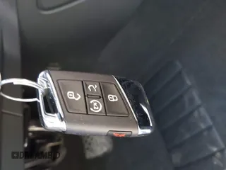 2023 Volkswagen Atlas SE с VIN 1V2KC2CA2PC220778, выставлен на аукционе IAAI как лот 42136136 с пробегом 30 370 миль миль и . История ставок и продаж доступна на DreamBid. Изображение 11.