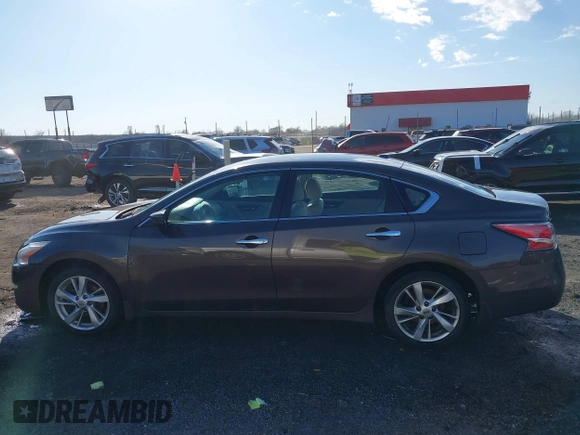 2015 Nissan Altima 2.5 S with VIN 1N4AL3AP8FC172637, listed as a IAAI auction lot 41617876 with 162,290 mi miles. Bid and sale history available at carsss.com. Image 14.