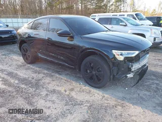 2024 Audi Q8 e-tron Sportback S line Premium Plus z VIN WA1CAAGE5RB016630, wystawiony jako IAAI lot #41262693 z przebiegiem 20 115 mil mil oraz . Historia ofert i sprzedaży dostępna na DreamBid. Obrazek 1.