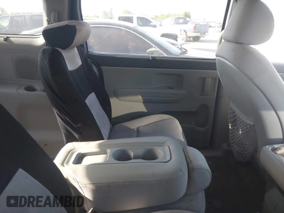 2015 Kia Sedona LX with VIN KNDMB5C10F6027850, listed as a IAAI auction lot 42010344 with 127,019 mi miles. Bid and sale history available at carsss.com. Image 8.