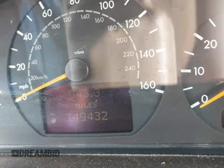 2000 Mercedes-Benz E 320 z VIN WDBJF65J6YB107172, wystawiony jako IAAI lot #42004480 z przebiegiem 149 432 mil mil oraz . Historia ofert i sprzedaży dostępna na DreamBid. Obrazek 7.