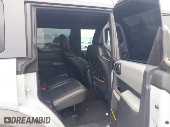 2022 Ford Bronco z VIN 1FMEE5DP3NLB31811, wystawiony jako IAAI lot #42303650 z przebiegiem 43 636 mil mil oraz . Historia ofert i sprzedaży dostępna na DreamBid. Obrazek 8.