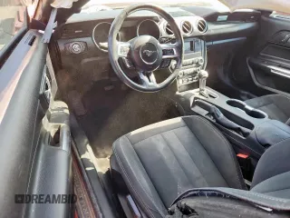 2019 Ford Mustang EcoBoost z VIN 1FA6P8TH7K5143139, wystawiony jako Copart lot #61650975 z przebiegiem 76 223 mil mil oraz Szkoda całkowita • Salvage title. Historia ofert i sprzedaży dostępna na DreamBid. Obrazek 8.