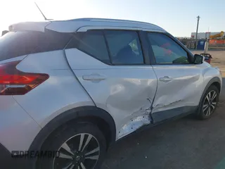 2019 Nissan Kicks SR z VIN 3N1CP5CU1KL546903, wystawiony jako IAAI lot #41765649 z przebiegiem 42 095 mil mil oraz . Historia ofert i sprzedaży dostępna na DreamBid. Obrazek 6.