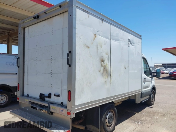 2020 Ford Transit z VIN 1FDBW5Z8XLKA32374, wystawiony jako IAAI lot #42468266 z przebiegiem 80 934 mil mil oraz . Historia ofert i sprzedaży dostępna na DreamBid. Obrazek 4.